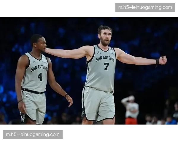 马刺尼克斯全美直播 麦克布莱德普拉姆利缺席影响轮换 马刺尼克斯全美直播 麦克布莱德普拉姆利缺席影响轮换